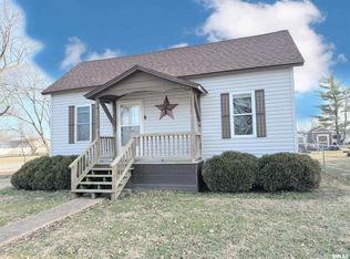 111 E North St, Sesser, IL 62884