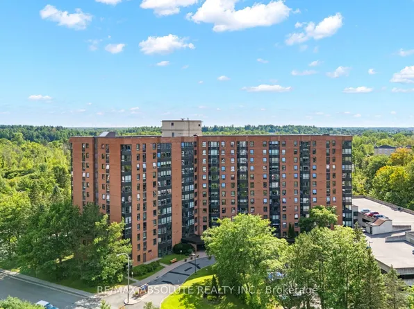 80 Sandcastle Dr #1109, Ottawa, ON K2H 9E7