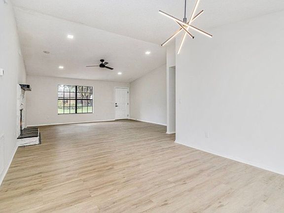 3rd image of 852 Belhurst Ln