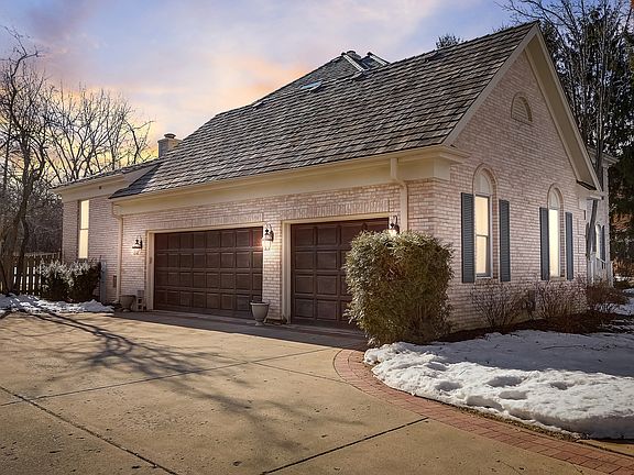 2nd image of 325 Camelot Ln