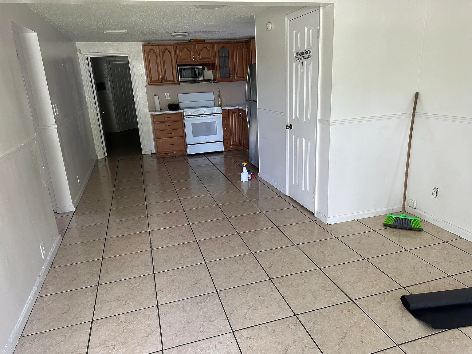 3 bed, 2.0 bath, 3751 sqft, $1,700 — Photo 4