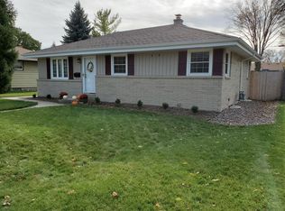 7221 W Honey Creek Dr, Milwaukee, WI 53219