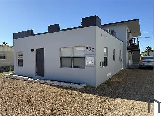 620 SW 6th St — Photo 15