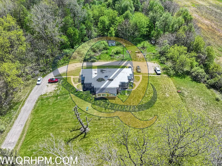 10149 Corunna Rd — Photo 18