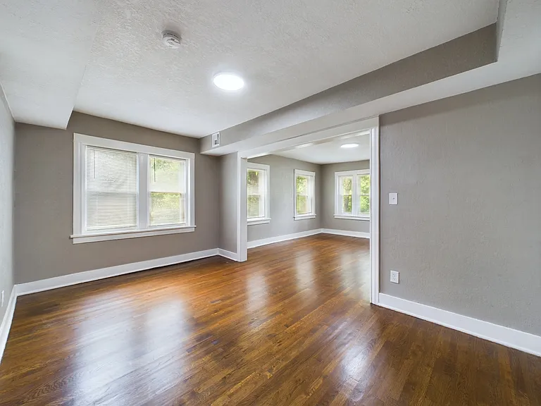 4207 Kenwood Ave #2S — Photo 1