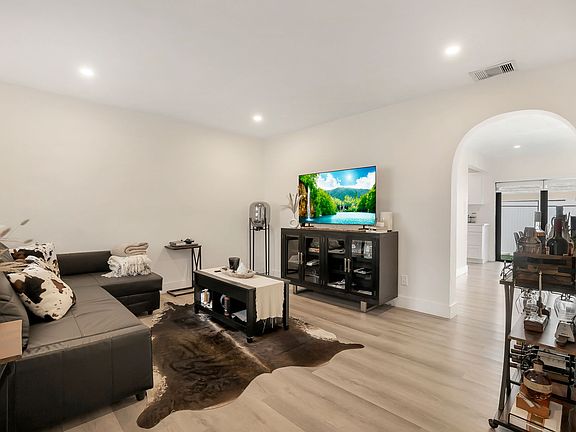 5th image of 5555 Ludlam Rd #404