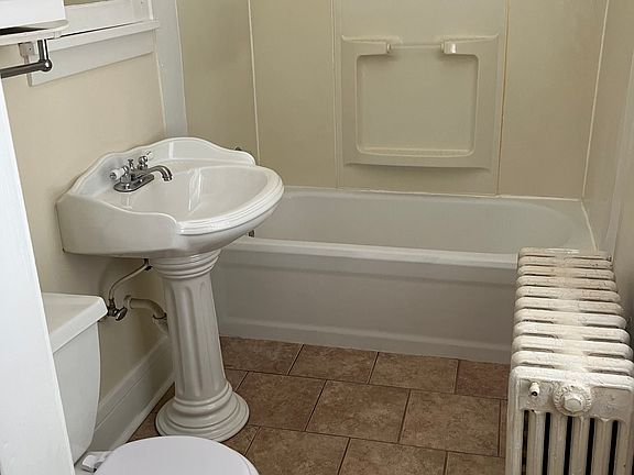 3rd image of 601 9th Ave N APT 4