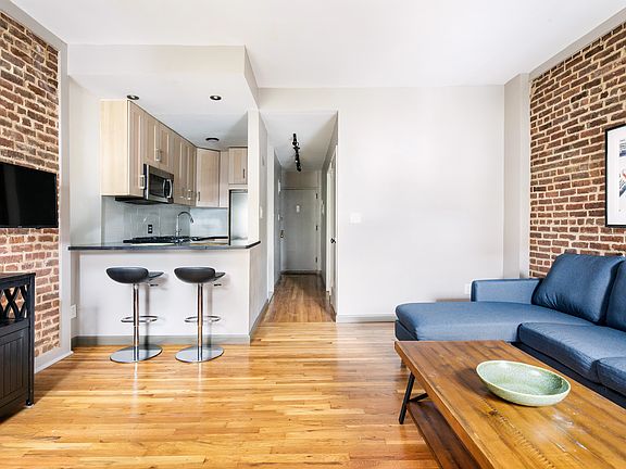 2nd image of 301 W 89th St APT 14