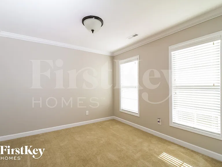 1647 Crestlawn Trl — Photo 7