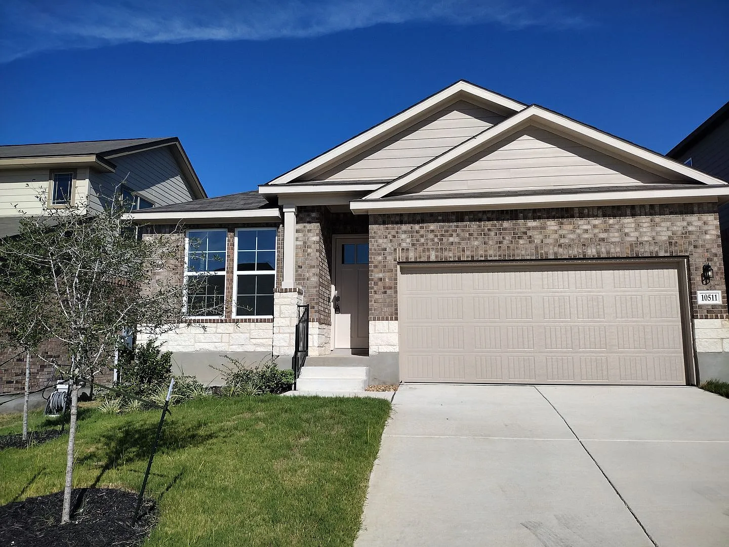 Beautiful 4 bedroom new build, it is a must see!! — Photo 1