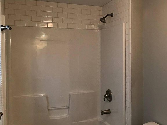 3rd image of 521 W Baraga Ave #2