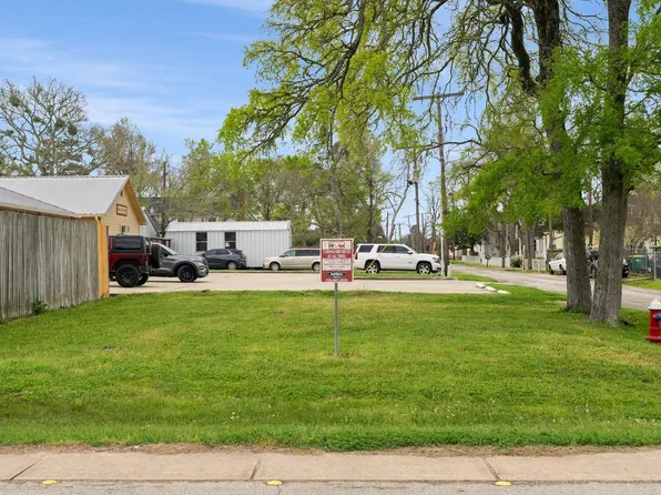 202 Pond St, Montgomery, TX 77356