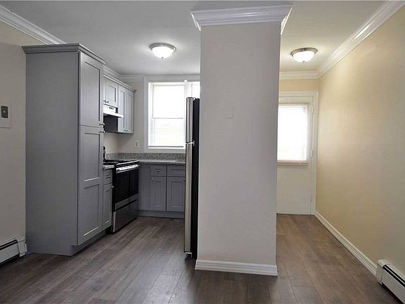 3rd image of 20 Townhouse Rd N