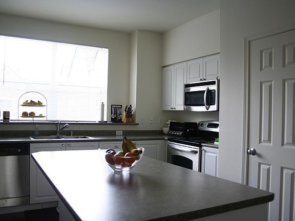 3rd image of 3116 164th St SW APT 613