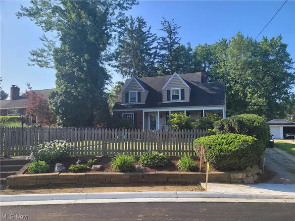 916 Colonial Blvd NE, Canton, OH 44714