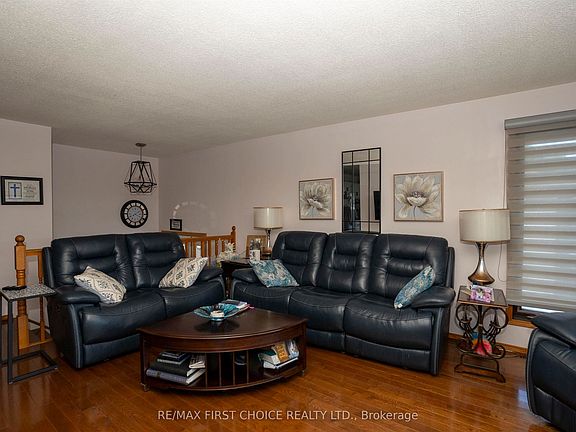 3rd image of 224 London Dr