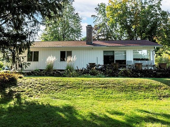 5th image of 785 River Heights Road