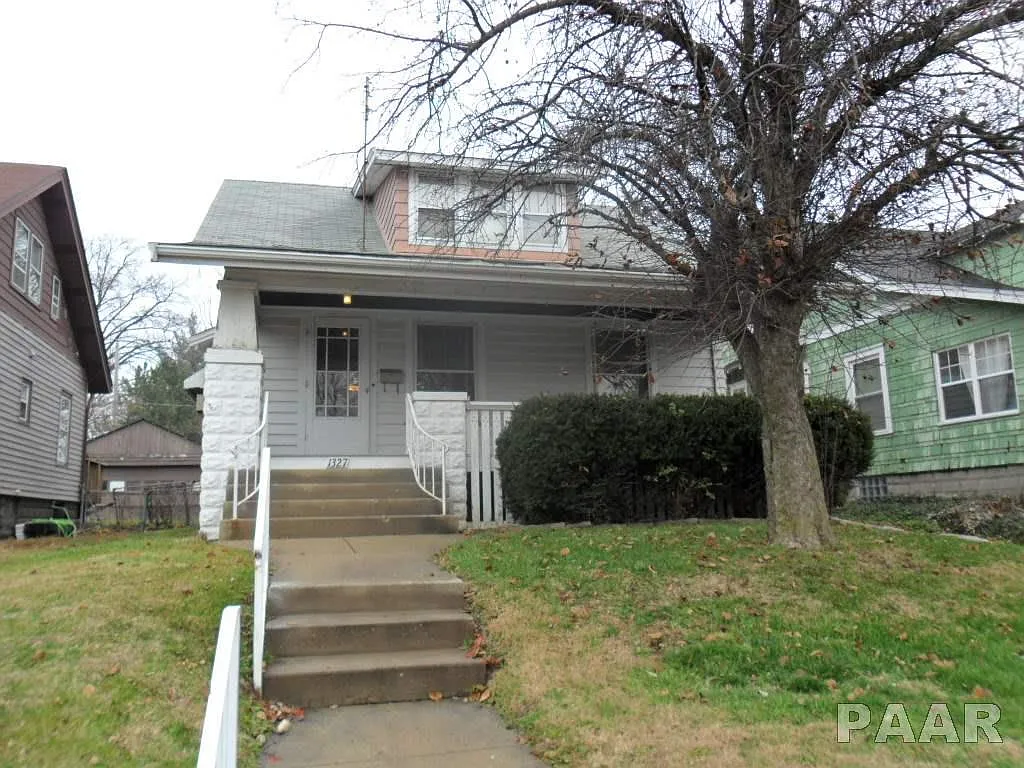 1327 E Hillcrest Pl photo 1