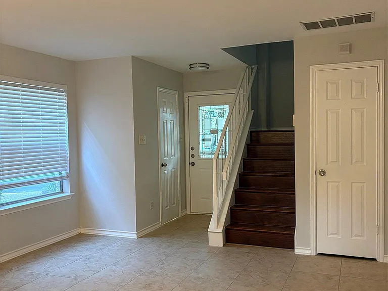 13305 Black Canyon Dr — Photo 2
