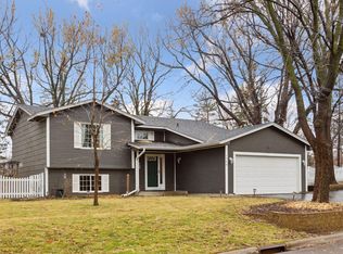 1340 Broadview Ave, Chaska, MN 55318