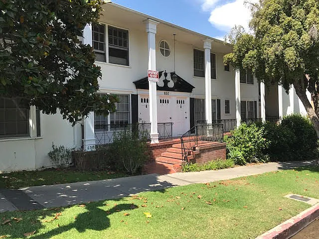 650 Levering Ave #7