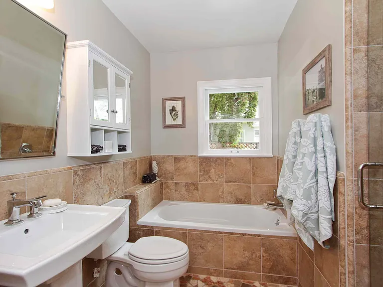 1621 Portola Ave — Photo 6