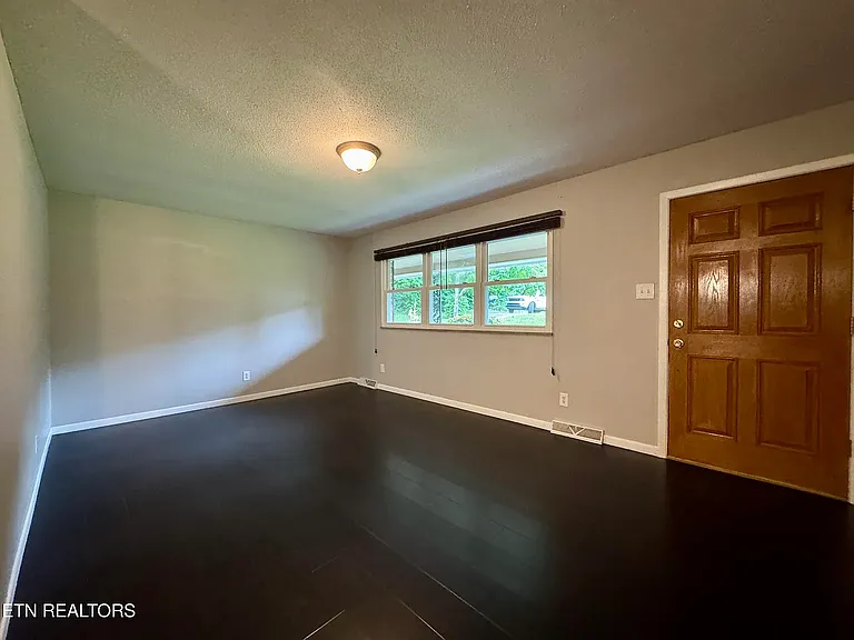10801 Highcliff Dr — Photo 10