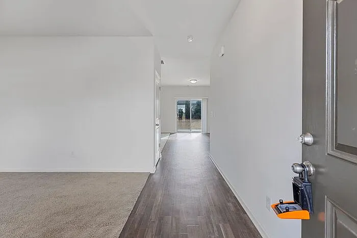 4 bed, 2.5 bath, 2132 sqft, $2,195 — Photo 4