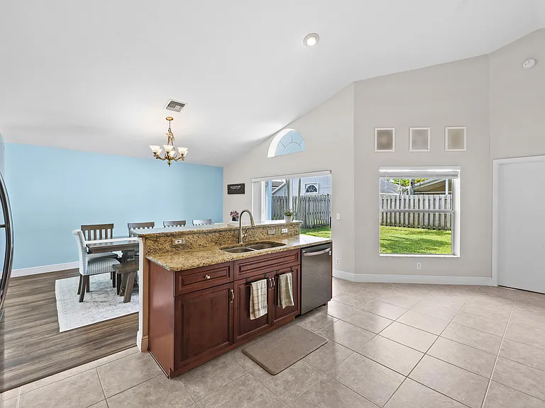 6238 Pompano St — Photo 26