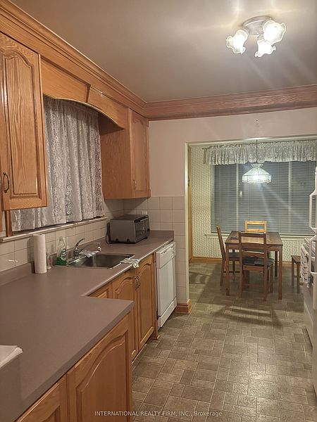 Toronto House for rent - 5 Bedrooms — photo 11