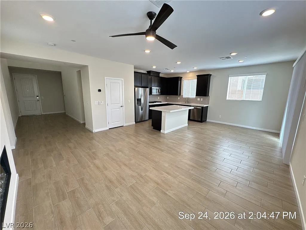 4 bed, 3.0 bath, 2114 sqft, $2,637 — Photo 4