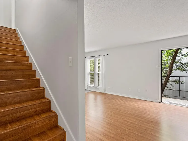 4020 Holland Ave #202 — Photo 3
