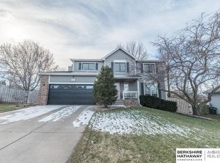 16821 L Cir, Omaha, NE 68135