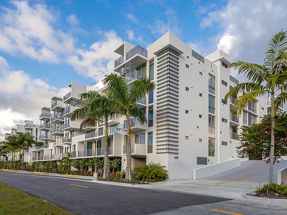 3rd image of 111 SE 1st Avenue #315