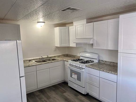 5th image of 4065 E University Dr #326