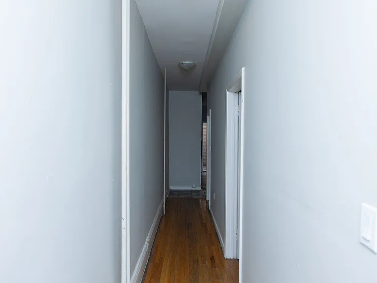 682 Bathurst St #2 — Photo 5