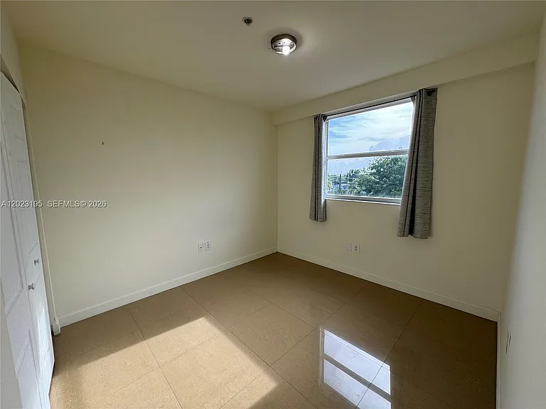 529 NE 62nd St #404 — Photo 8