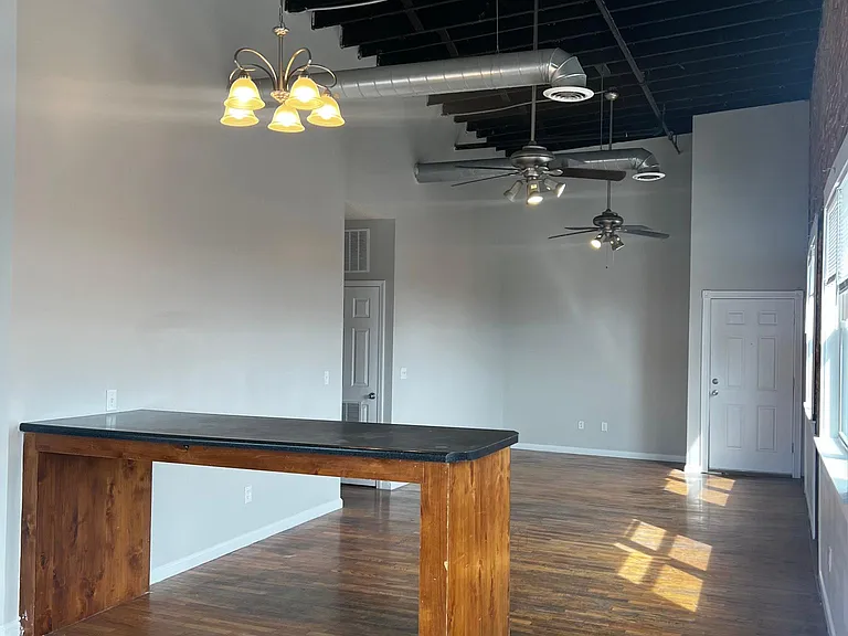145 W Pine St #J — Photo 2