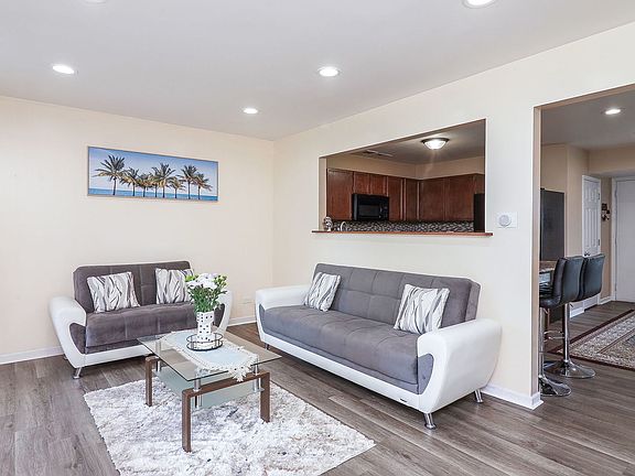 3rd image of 1055 Symphony Dr