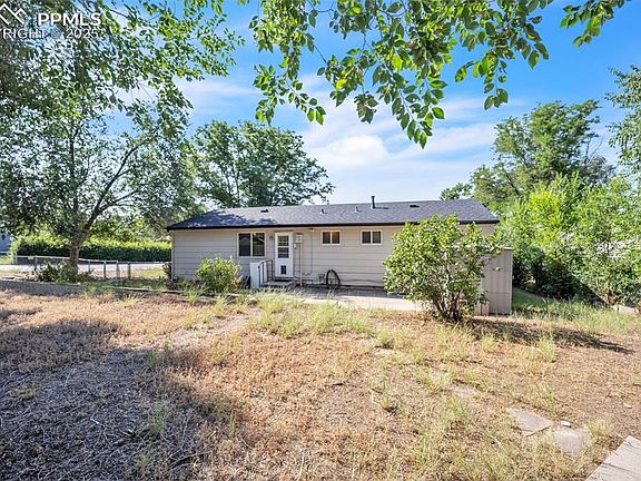 4th image of 216 Longfellow Dr
