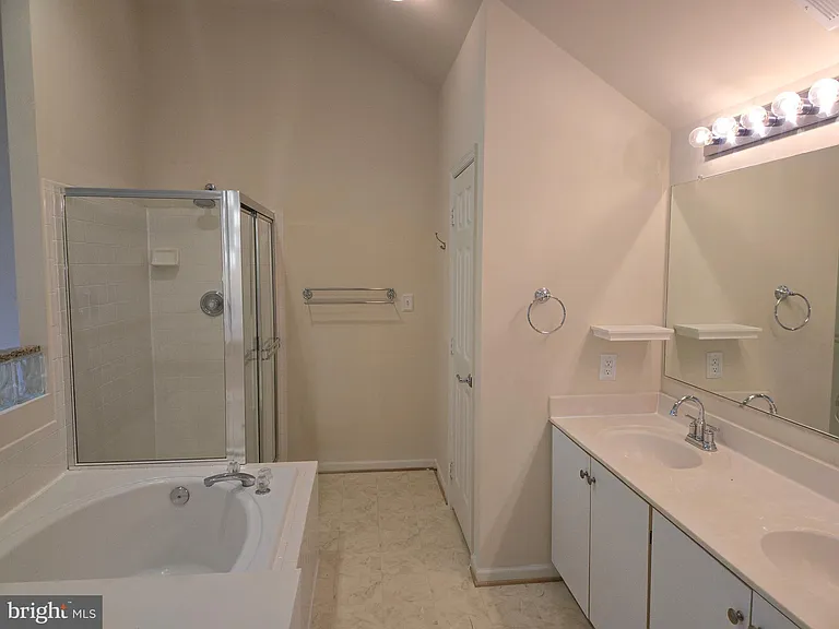 14635 Seasons Dr — Photo 26