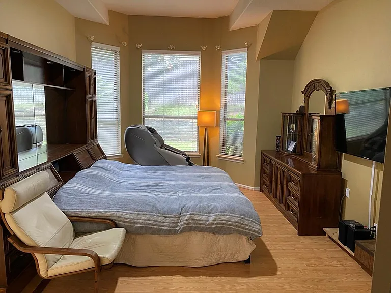 2945 Silvercrest Ln — Photo 3