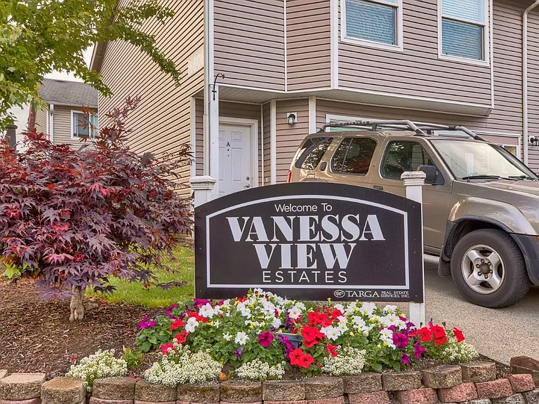 Vanessa View Townhomes — Photo 11