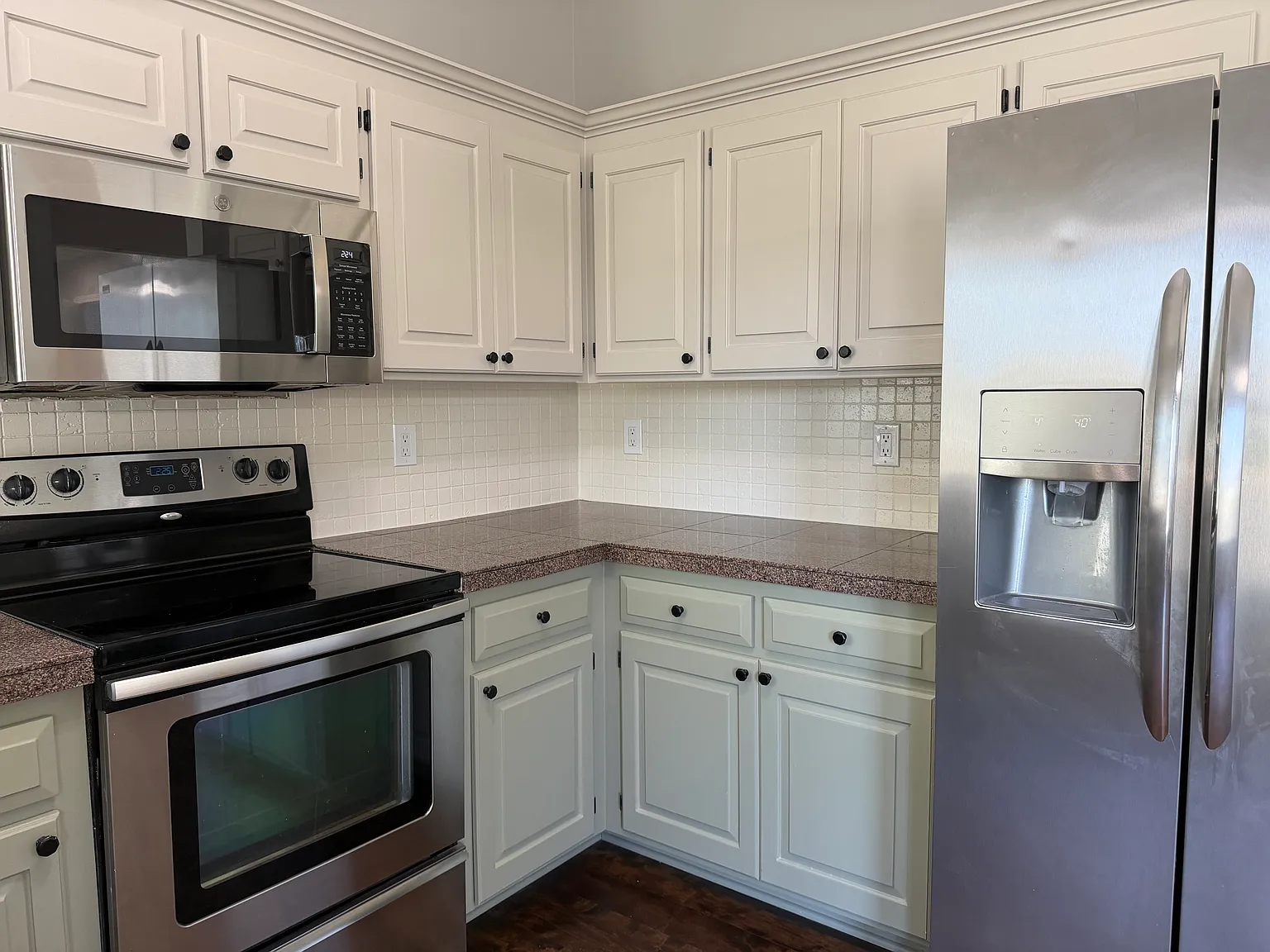 4 bed, 2422 sqft, $3,035 — Photo 3