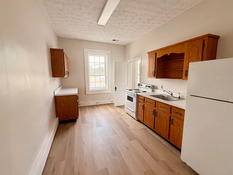 101 W Broadway St — Photo 2