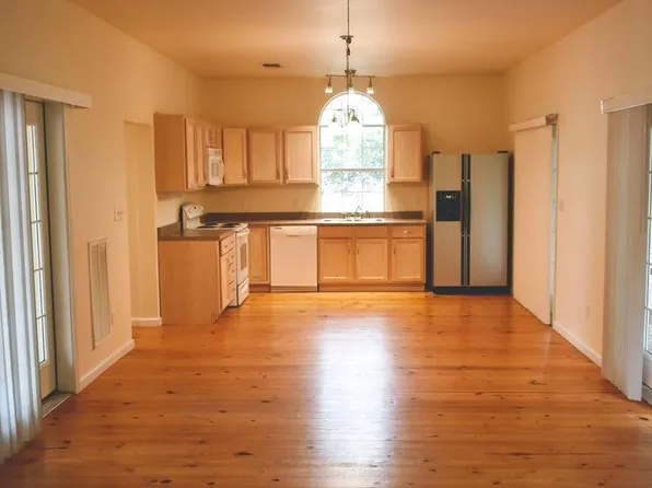 602B 10th, Bandera, TX 78003