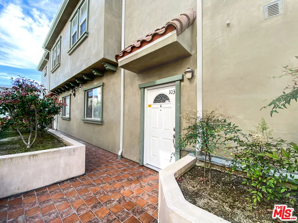 Building Photo - 904 E Windsor Rd #103