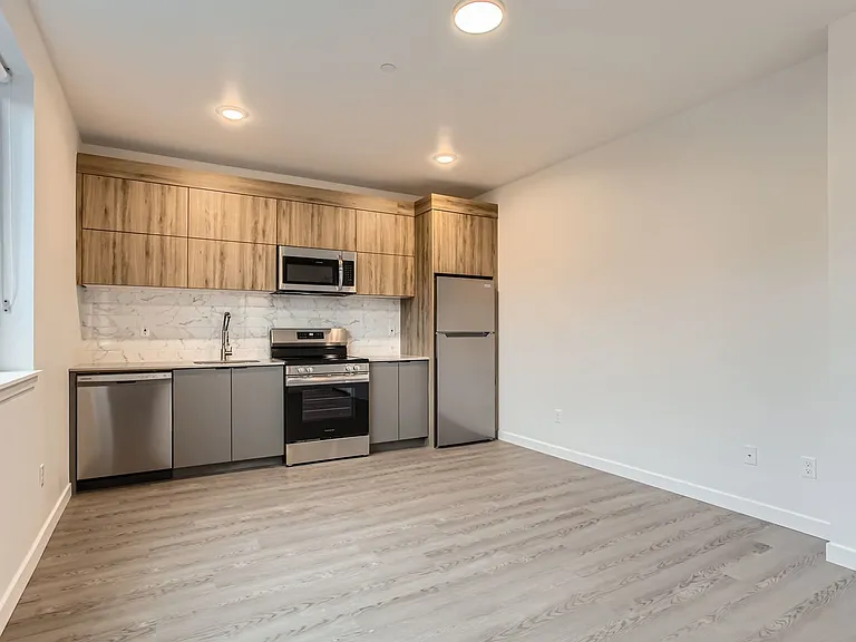11 NE 55th Ave #306 — Photo 4