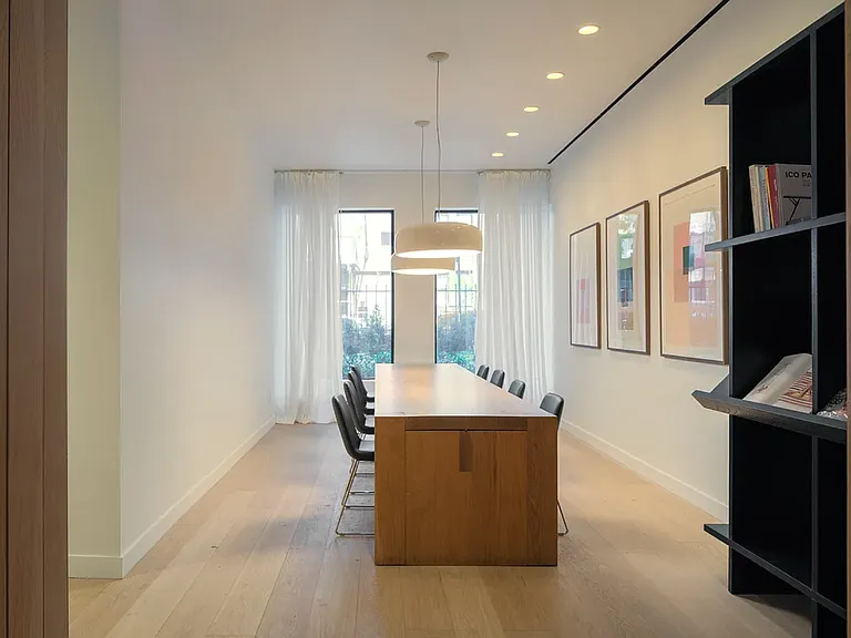 234 E 46th St #504 — Photo 23