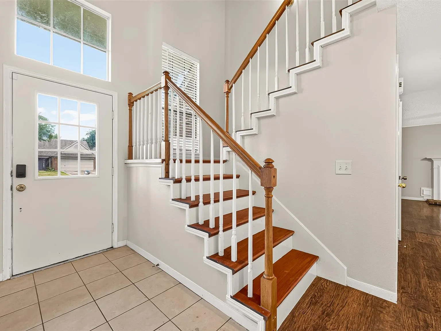 4 bed, 2.5 bath, 1970 sqft, $2,100 — Photo 2